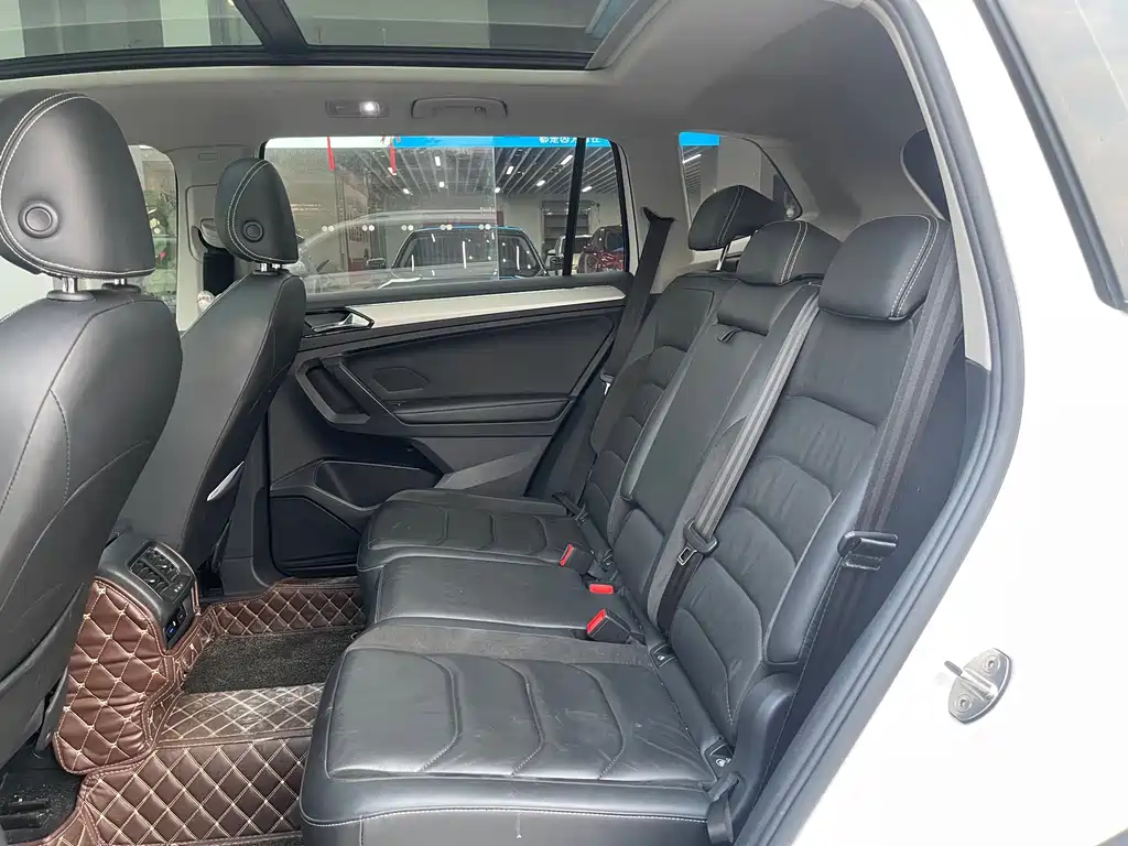 Volkswagen Tiguan L 2020 — фото 12