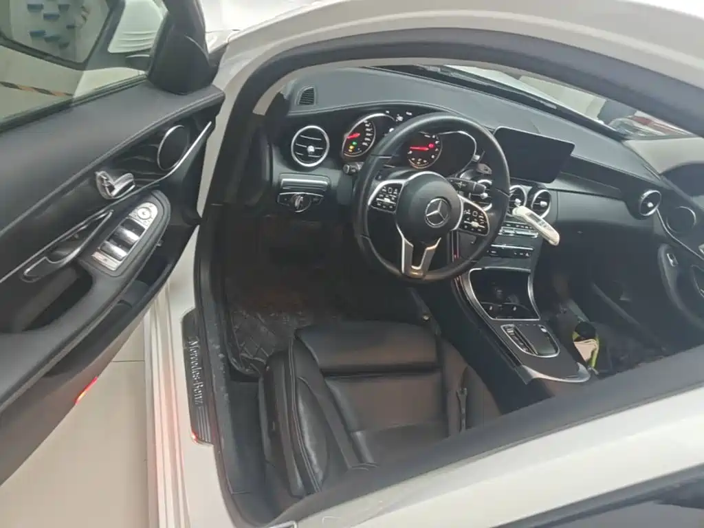 Mercedes-Benz C-Class 2019 — фото 16