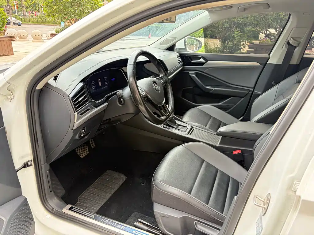 Volkswagen Sagitar 2021