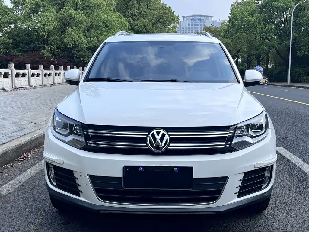 Volkswagen Tiguan 2013 — фото 2