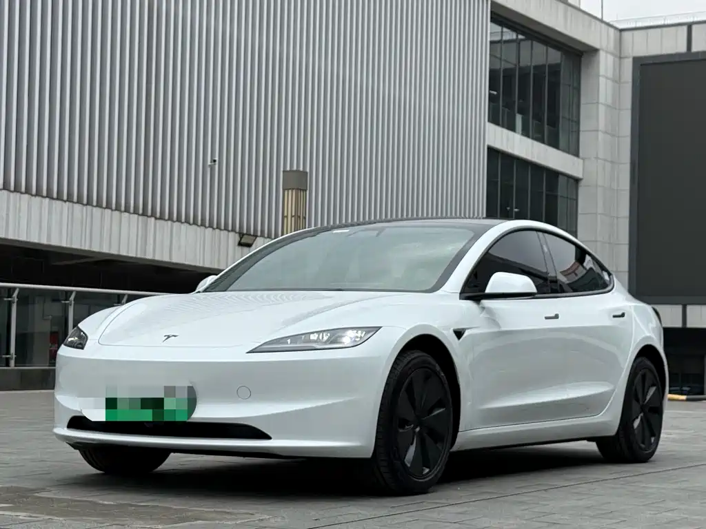 Tesla Model 3 2025 — фото 1