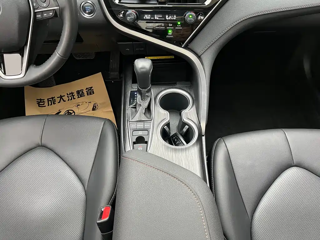 Toyota Camry 2023 — фото 13