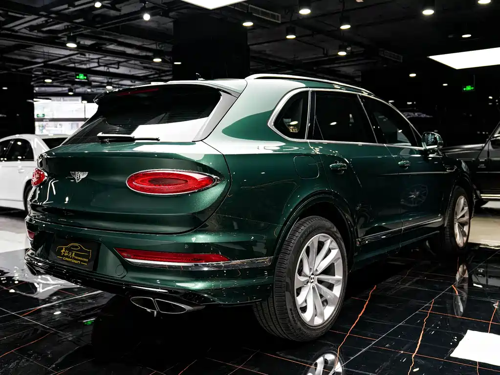Bentley Bentayga 2021 — фото 12
