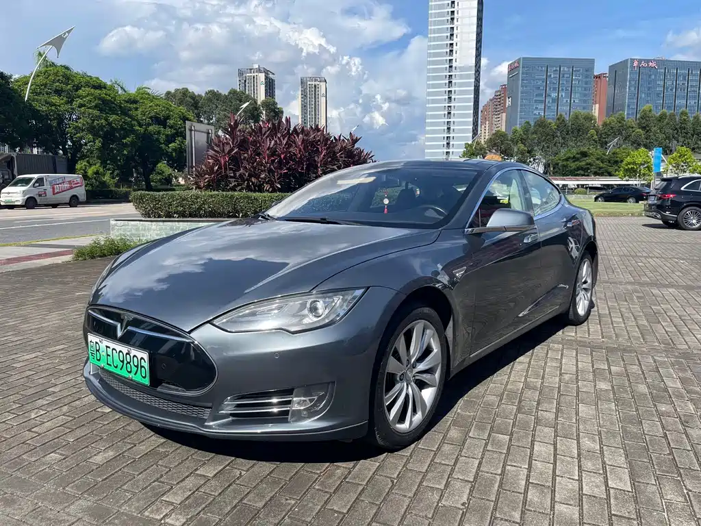 Tesla Model S 2015 — фото 1