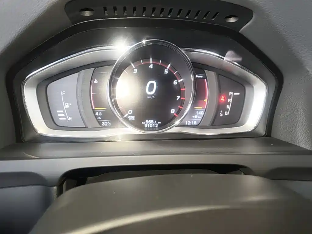 Volvo S60 2016 — фото 12