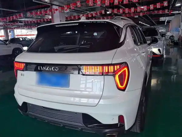 Lynk & Co 01 2022