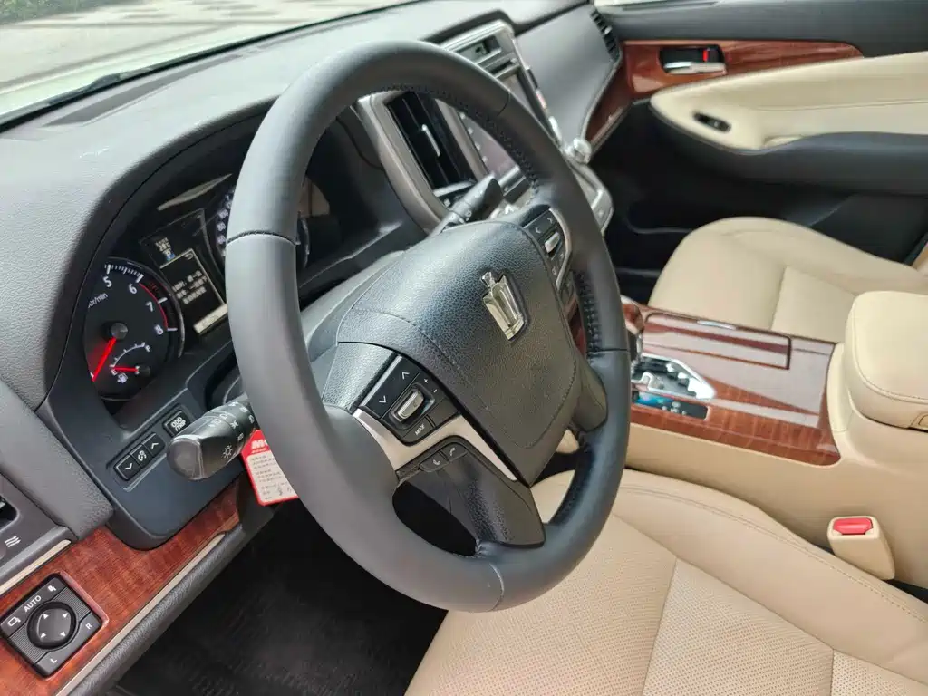 Toyota Crown 2016 — фото 13