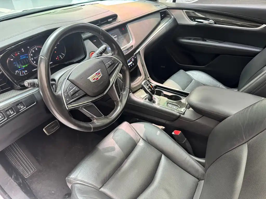 Cadillac XT5 2017 — фото 11