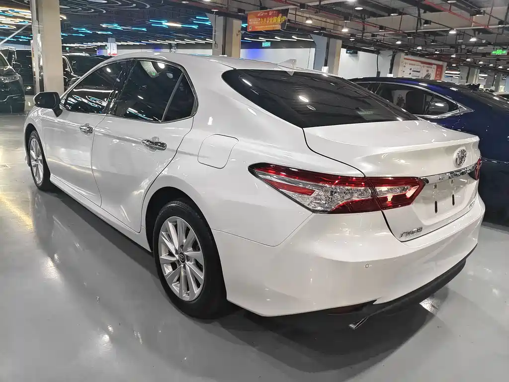 Toyota Camry 2023 — фото 16