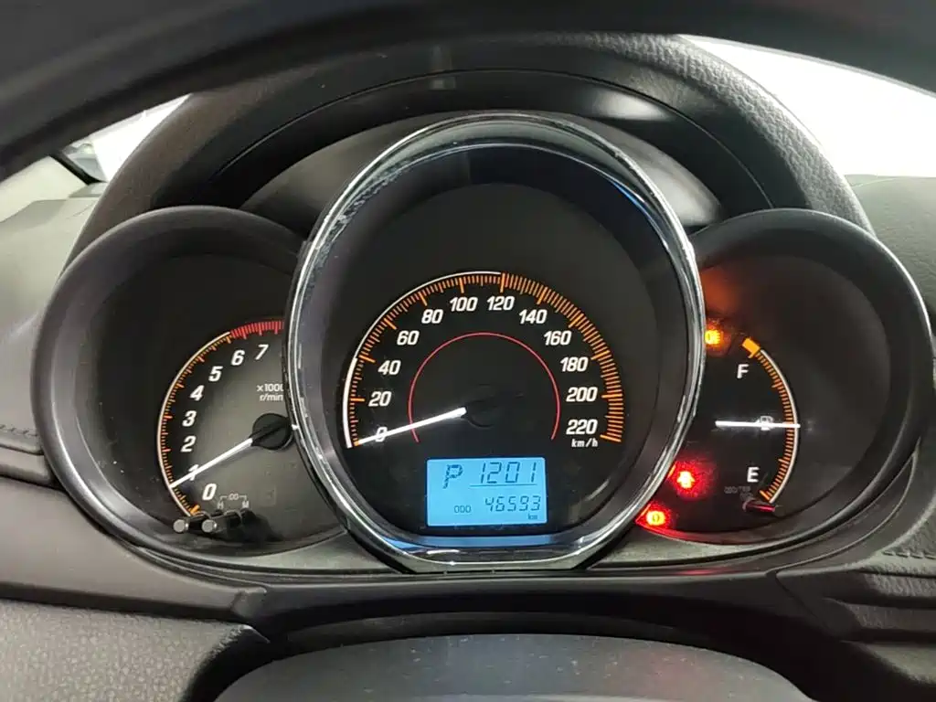 Toyota Yaris L 2019 — фото 12