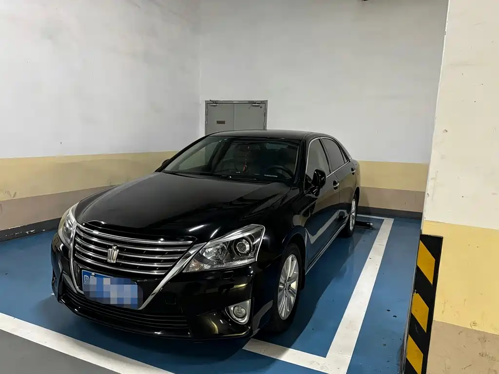 Toyota Crown 2014