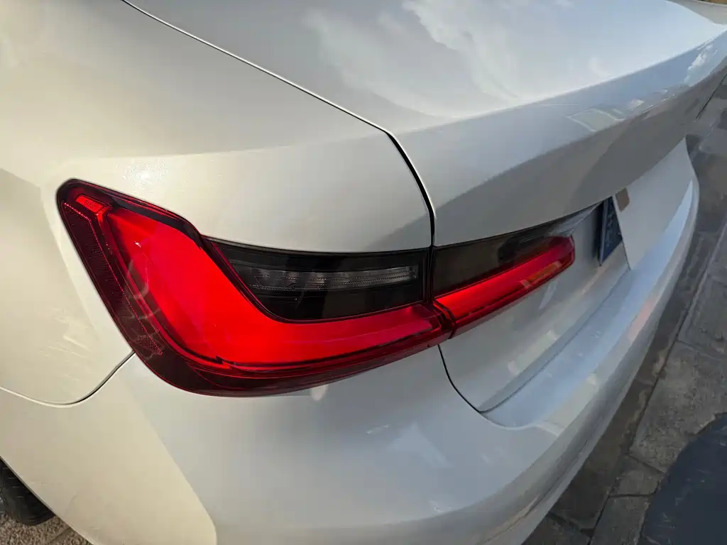 BMW 3 Series 2019 — фото 37