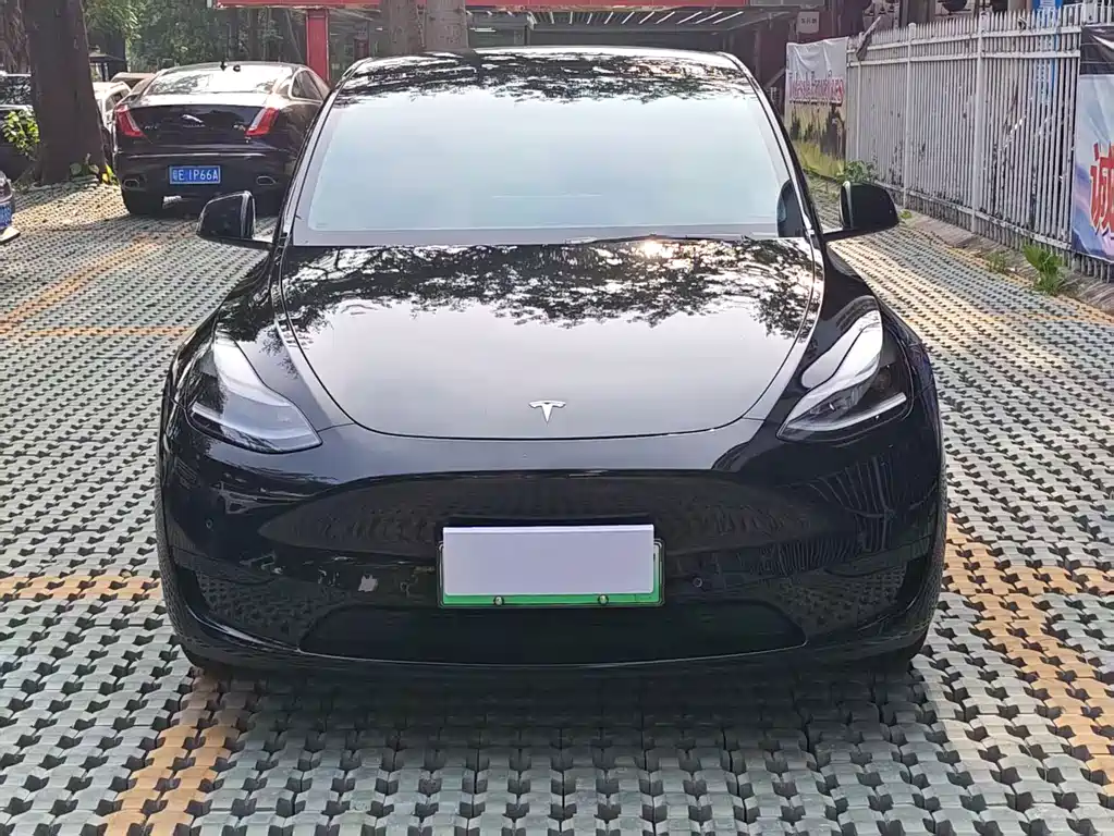 Tesla Model Y 2023 — фото 9