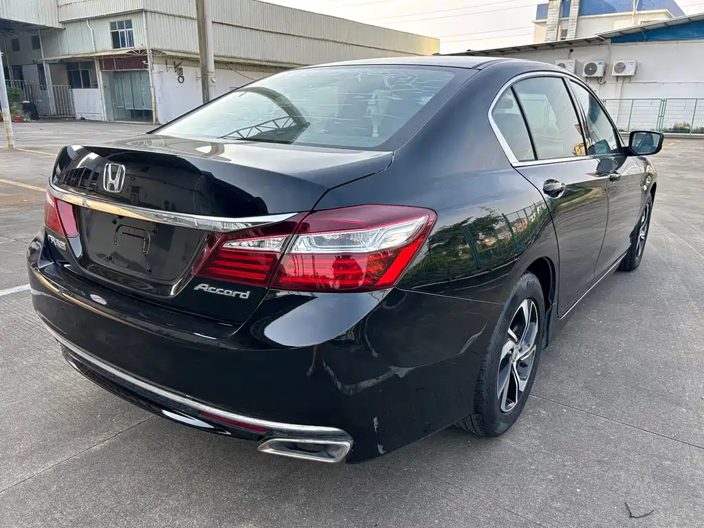 Honda Accord 2018 — фото 6