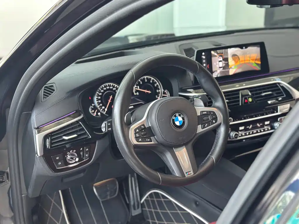 BMW 5 Series 2018 — фото 8