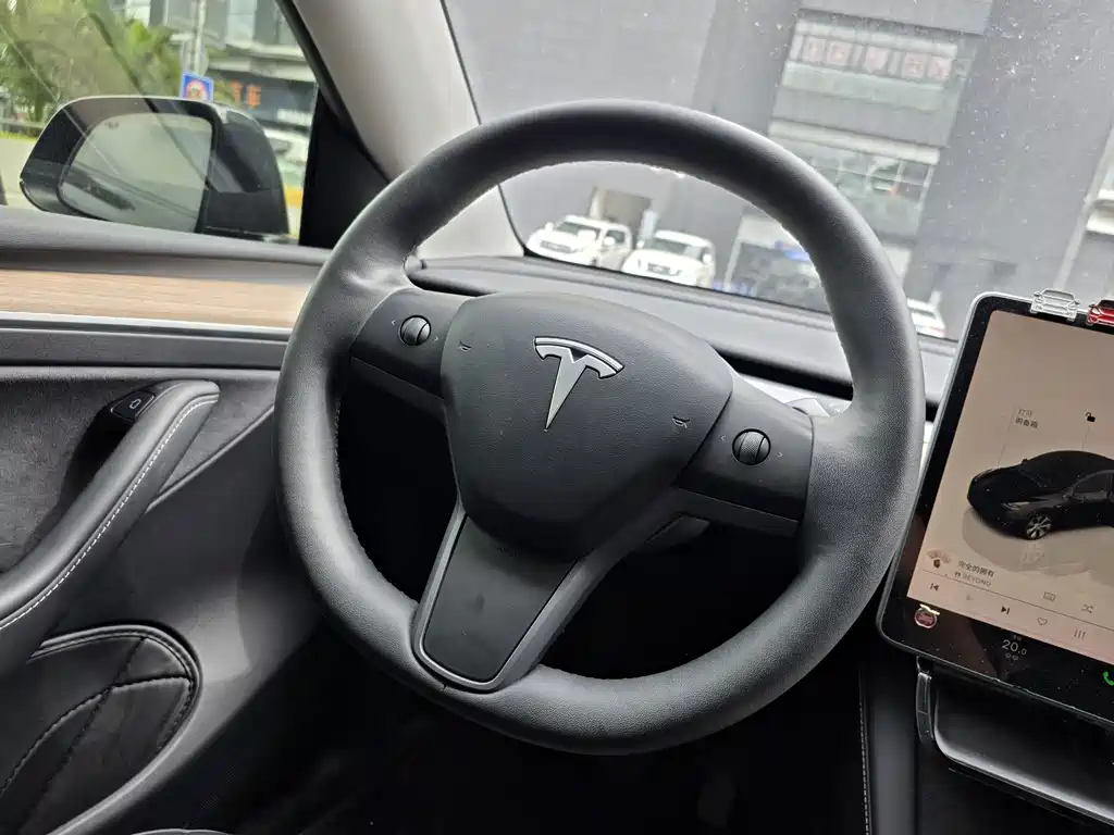 Tesla Model Y 2023 — фото 15