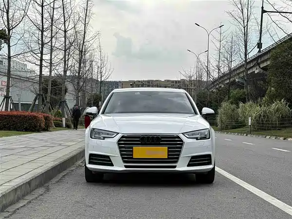 Audi A4L 2018