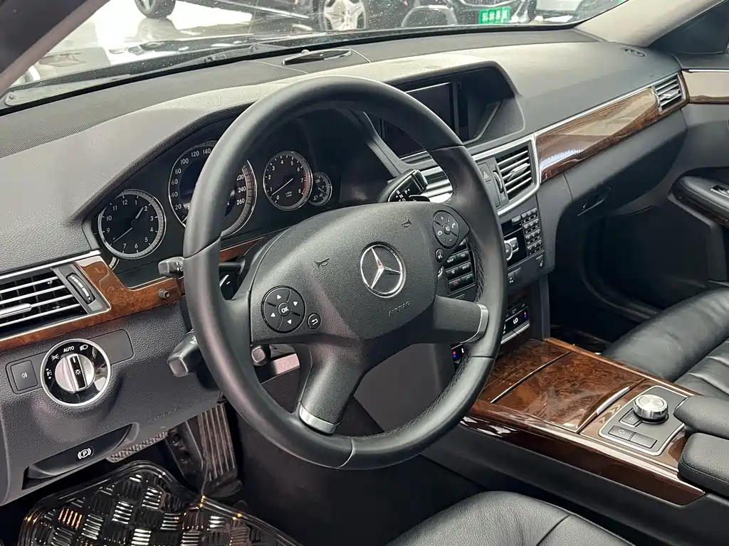 Mercedes-Benz E-Class 2013 — фото 11
