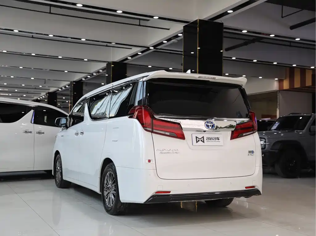 Toyota Alphard 2022 — фото 19