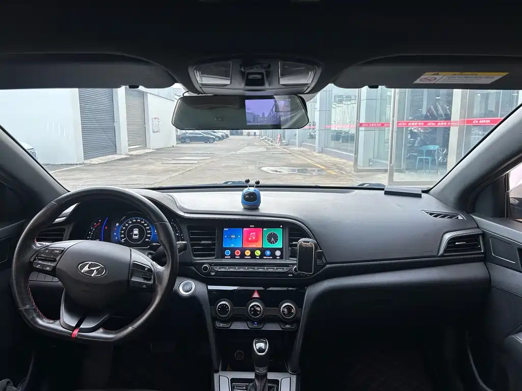 Hyundai Elantra 2019 — фото 8
