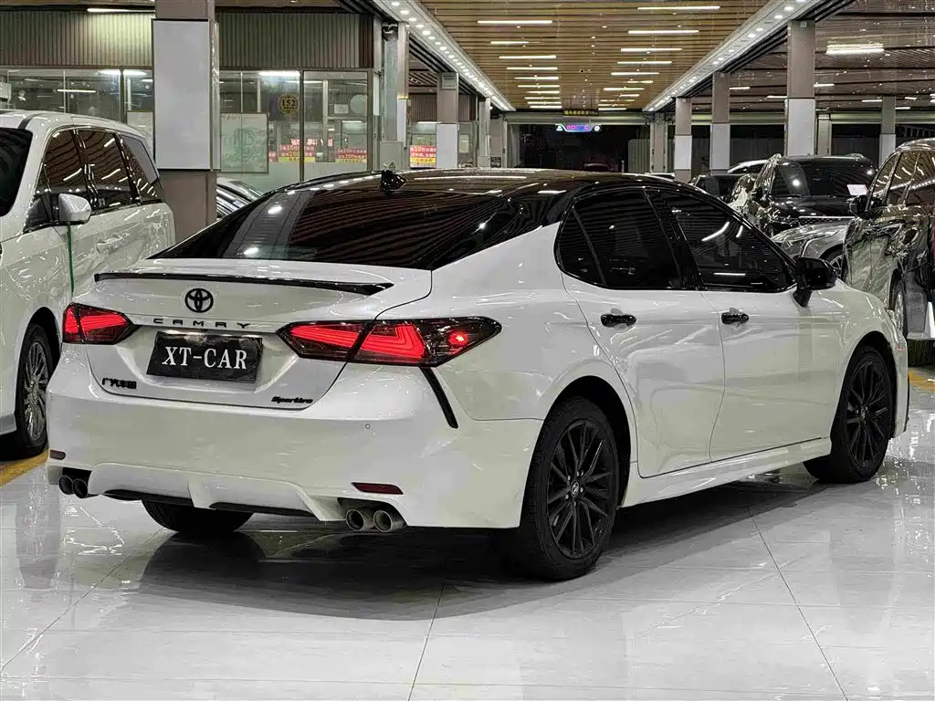 Toyota Camry 2023 — фото 7