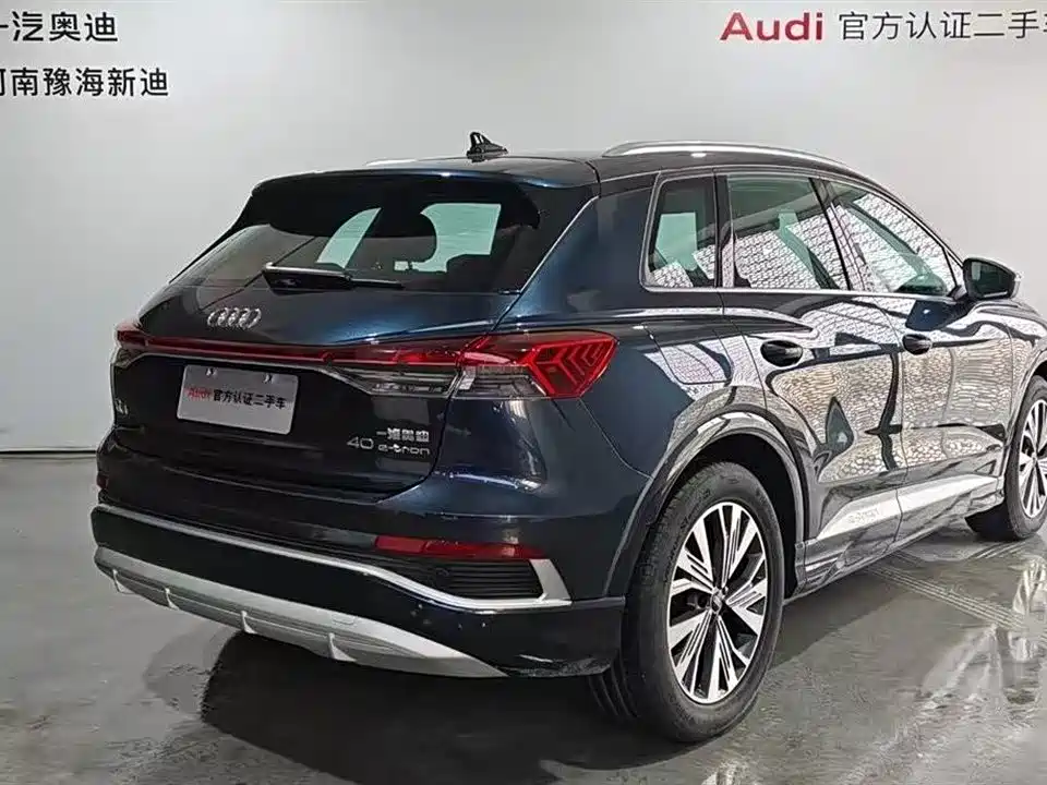 Audi Q4 e-tron 2024 — фото 17