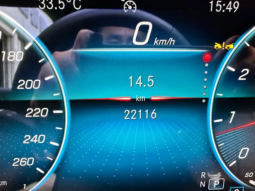 Mercedes-Benz E-Class 2023 — фото 16