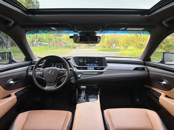 Lexus ES 2020