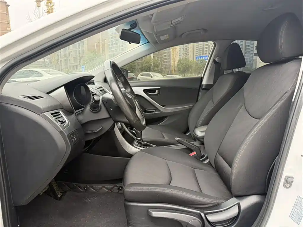 Hyundai Elantra Langdong 2017 — фото 23