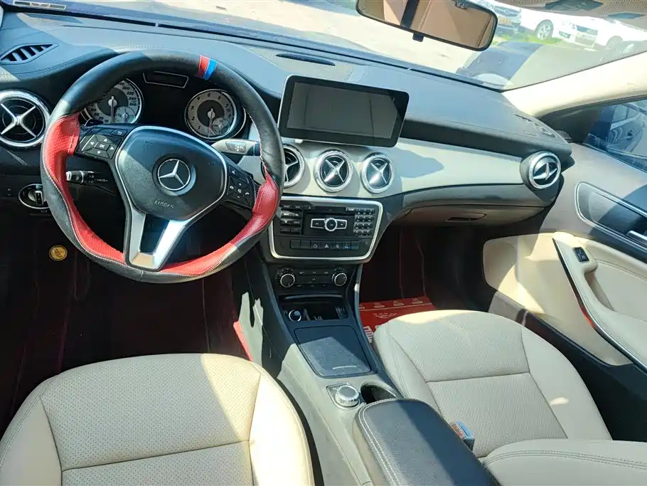 Mercedes-Benz GLA 2015 — фото 12