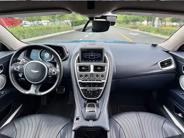 Aston Martin DB11 2020