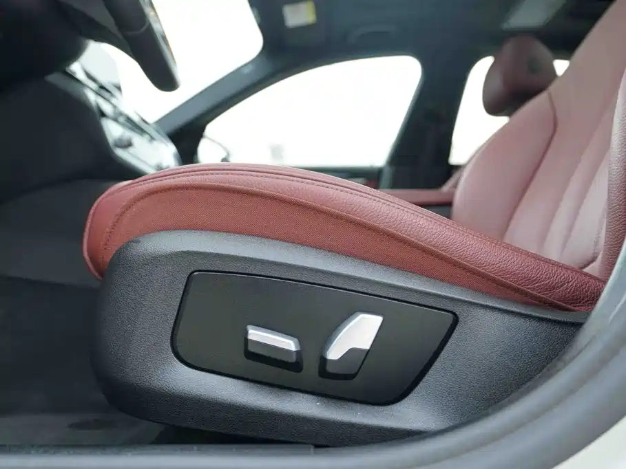 BMW 5 Series 2020 — фото 13