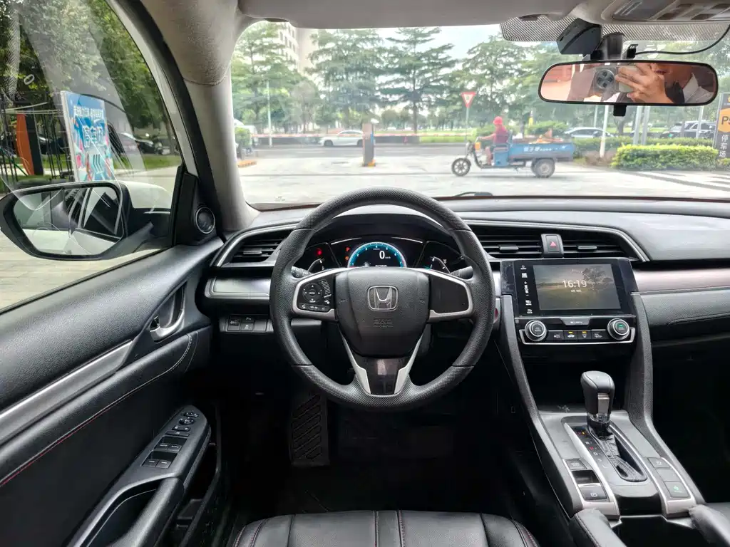 Honda Civic 2017 — фото 10