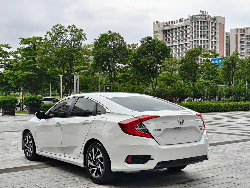 Honda Civic 2017 — фото 15