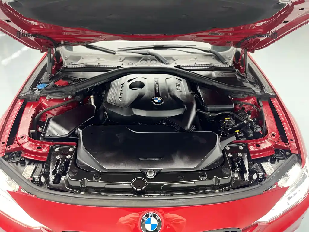 BMW 3 Series 2018 — фото 12