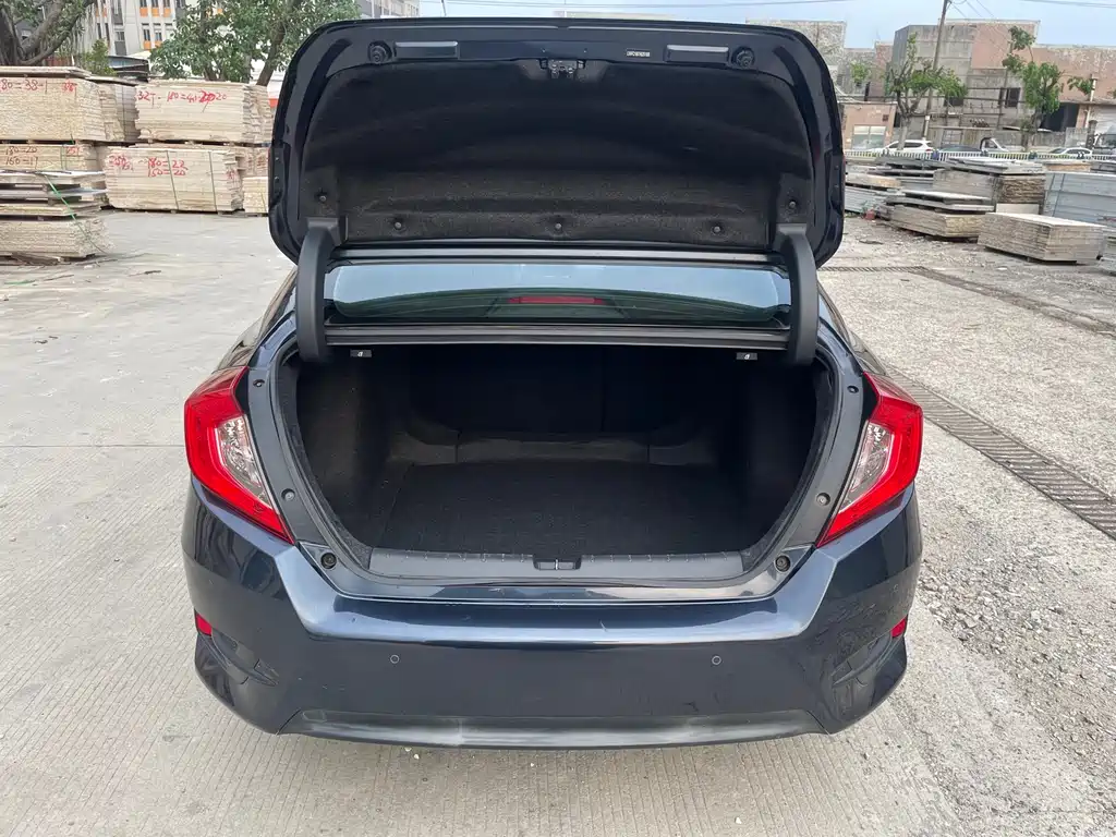 Honda Civic 2018 — фото 18