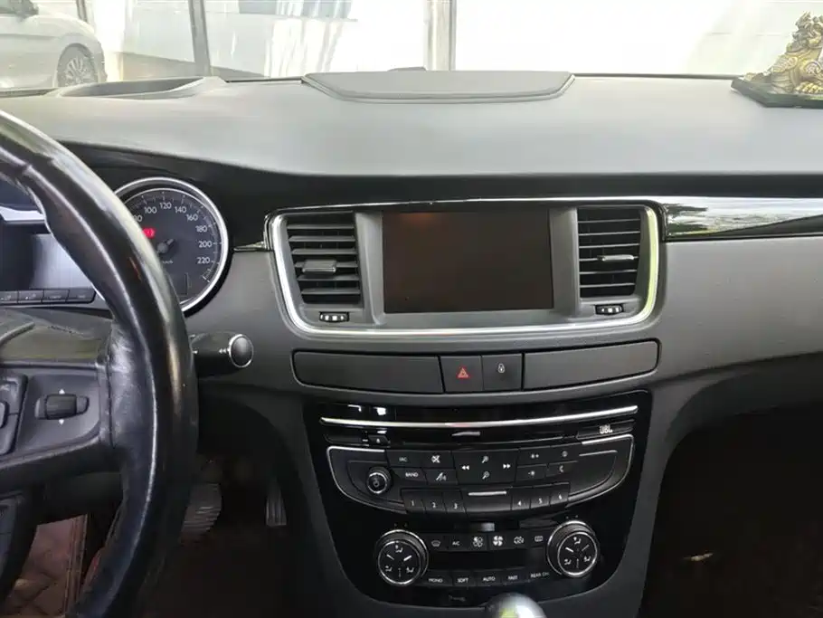 Peugeot 508 2015 — фото 13