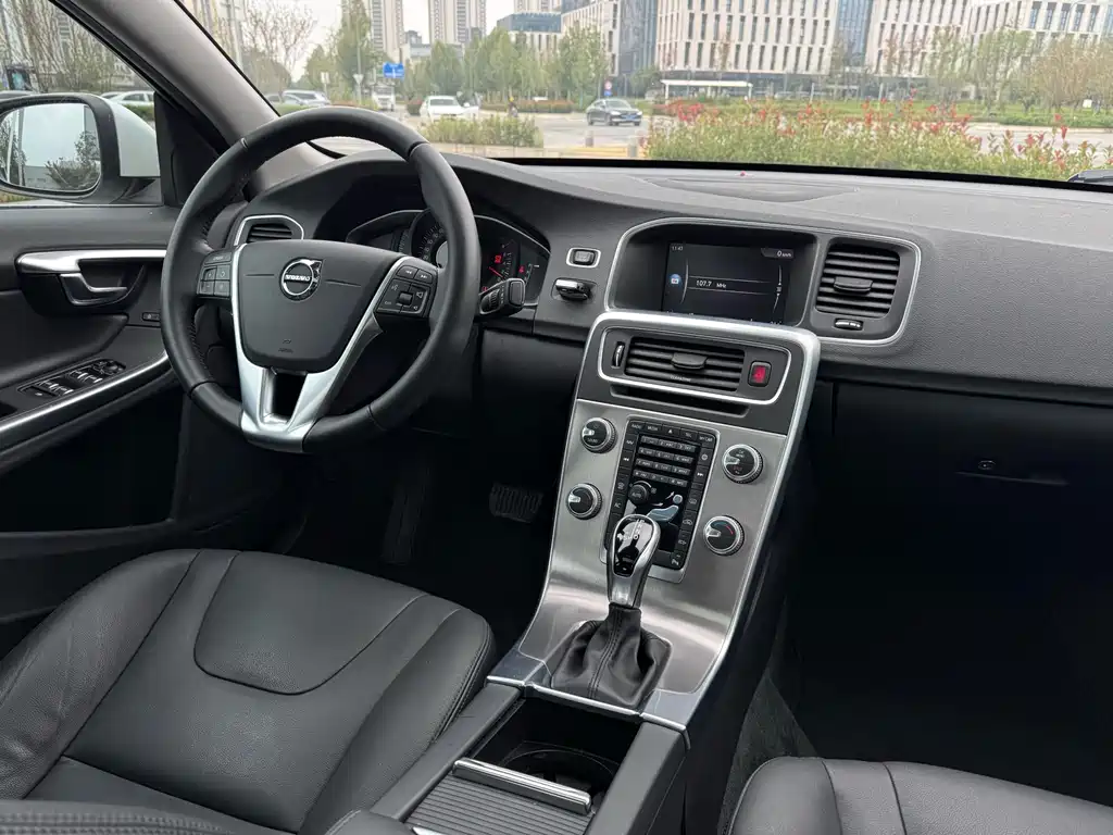Volvo S60 2018 — фото 17