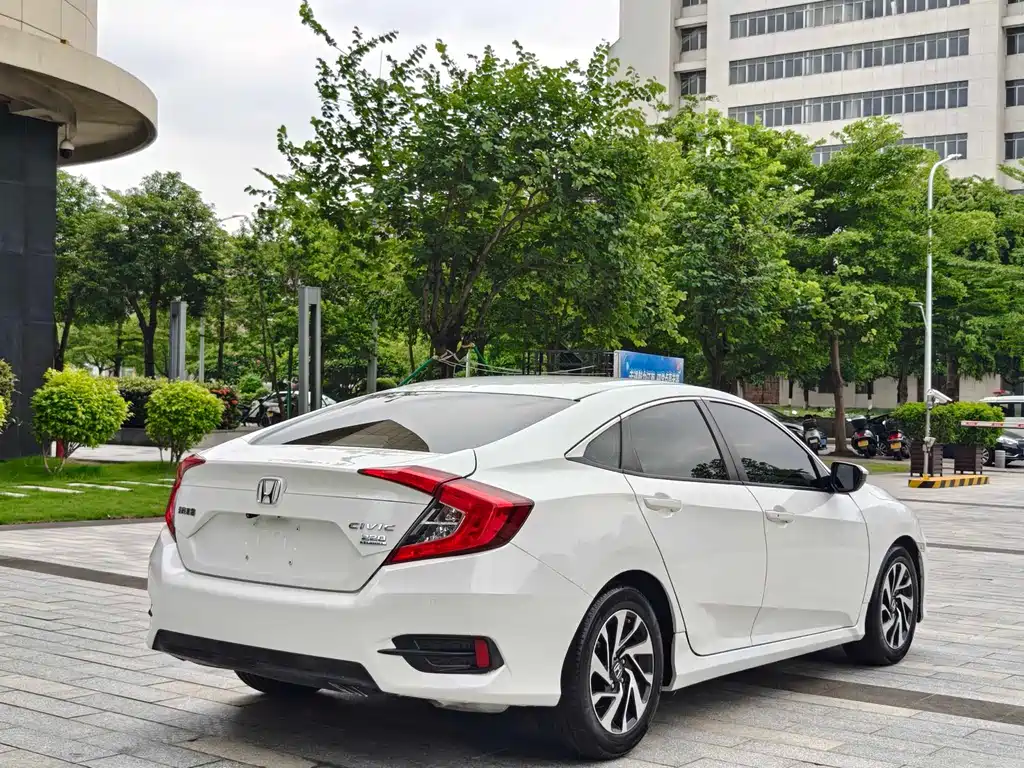 Honda Civic 2017 — фото 14