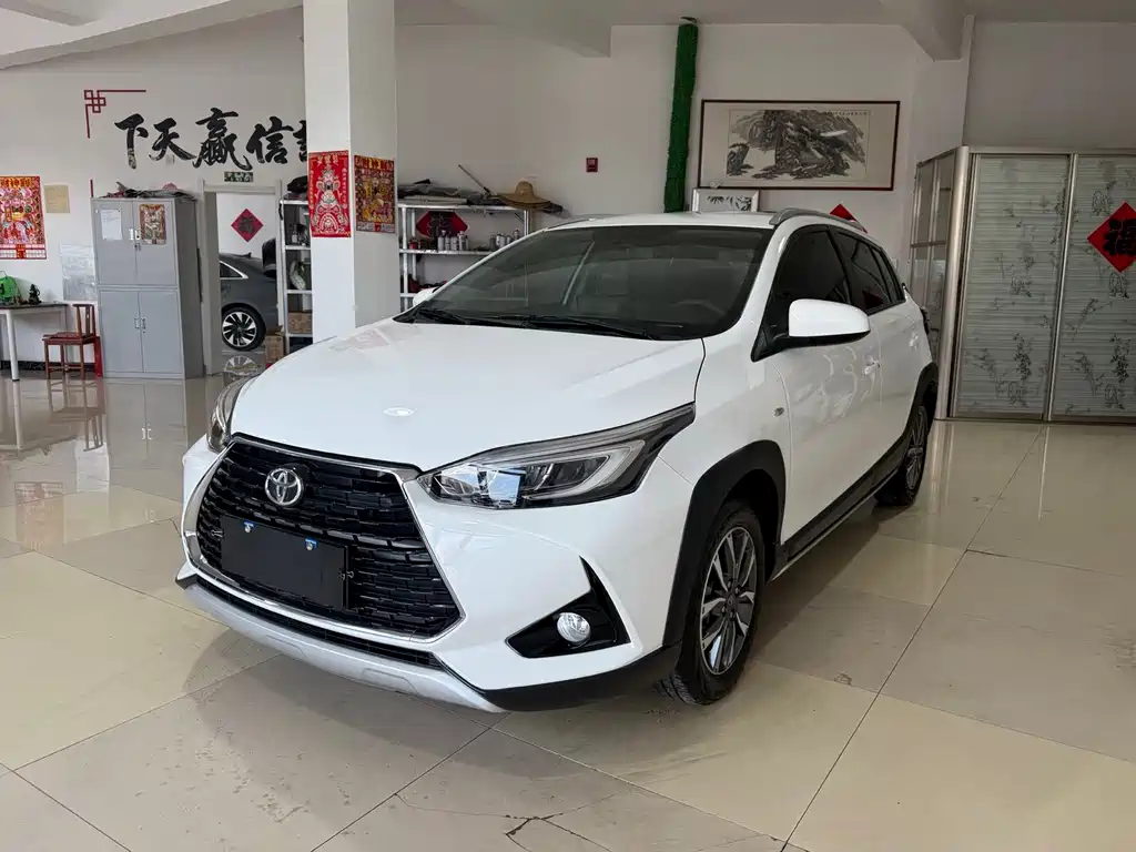 Toyota Yaris L 2023