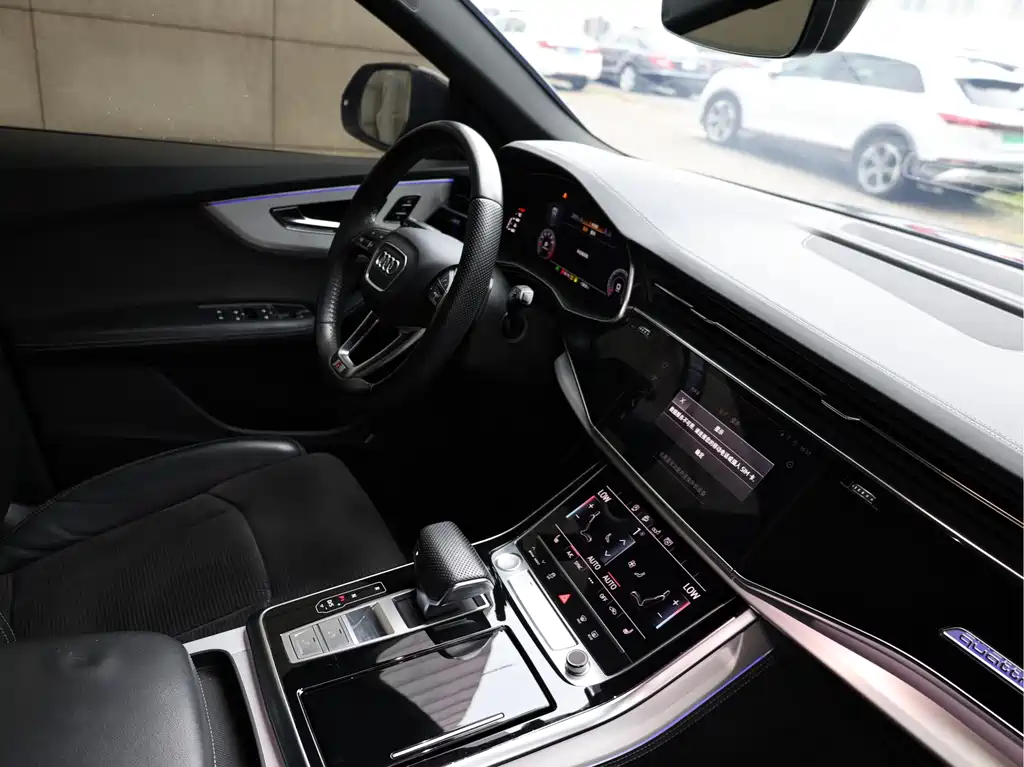 Audi Q8 2020 — фото 18