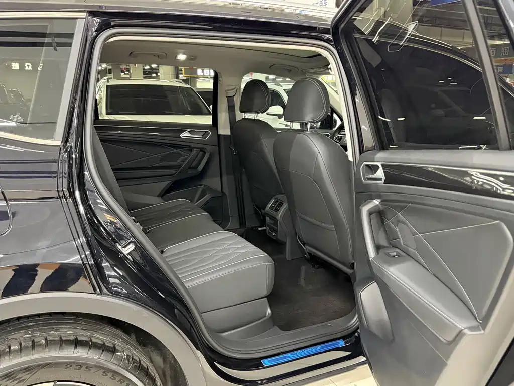 Volkswagen Tiguan L 2023 — фото 11