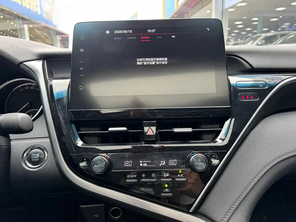 Toyota Camry 2023 — фото 11