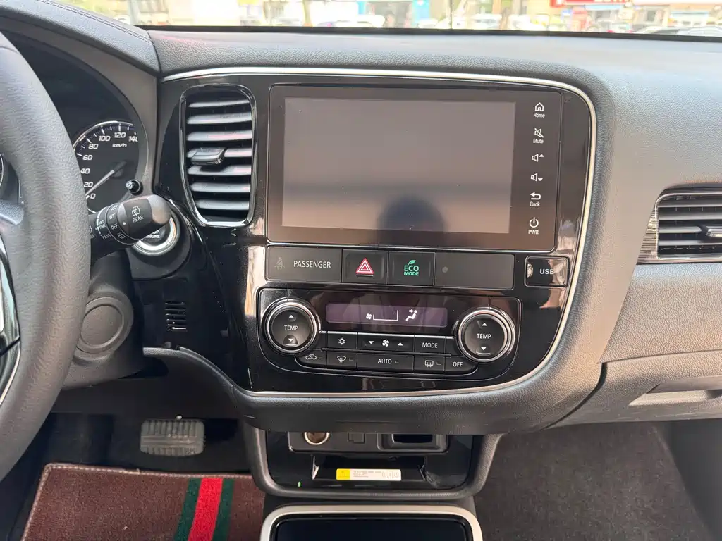 Mitsubishi Outlander 2020 — фото 19