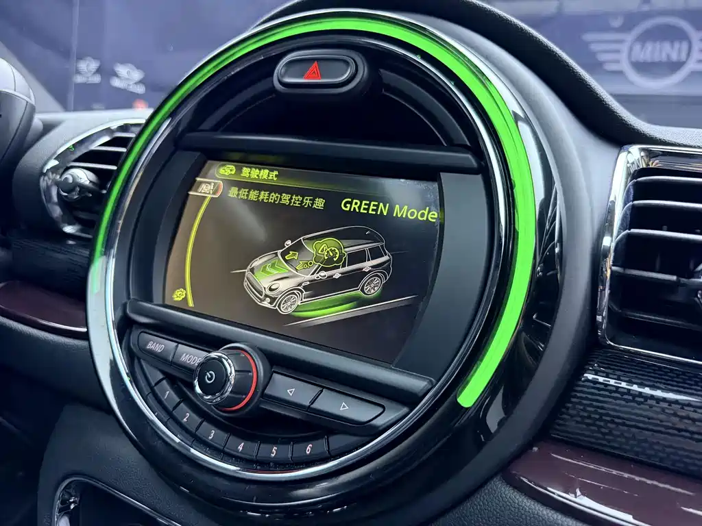 MINI Clubman 2017 — фото 12