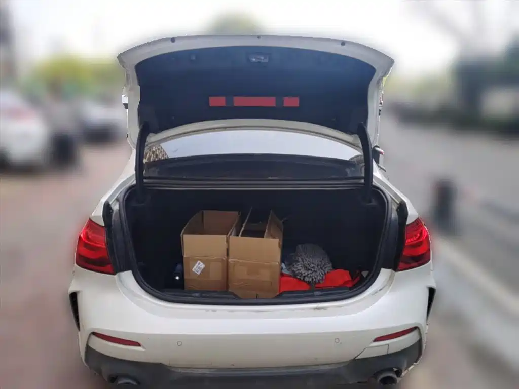 BMW 1 Series 2022 — фото 15