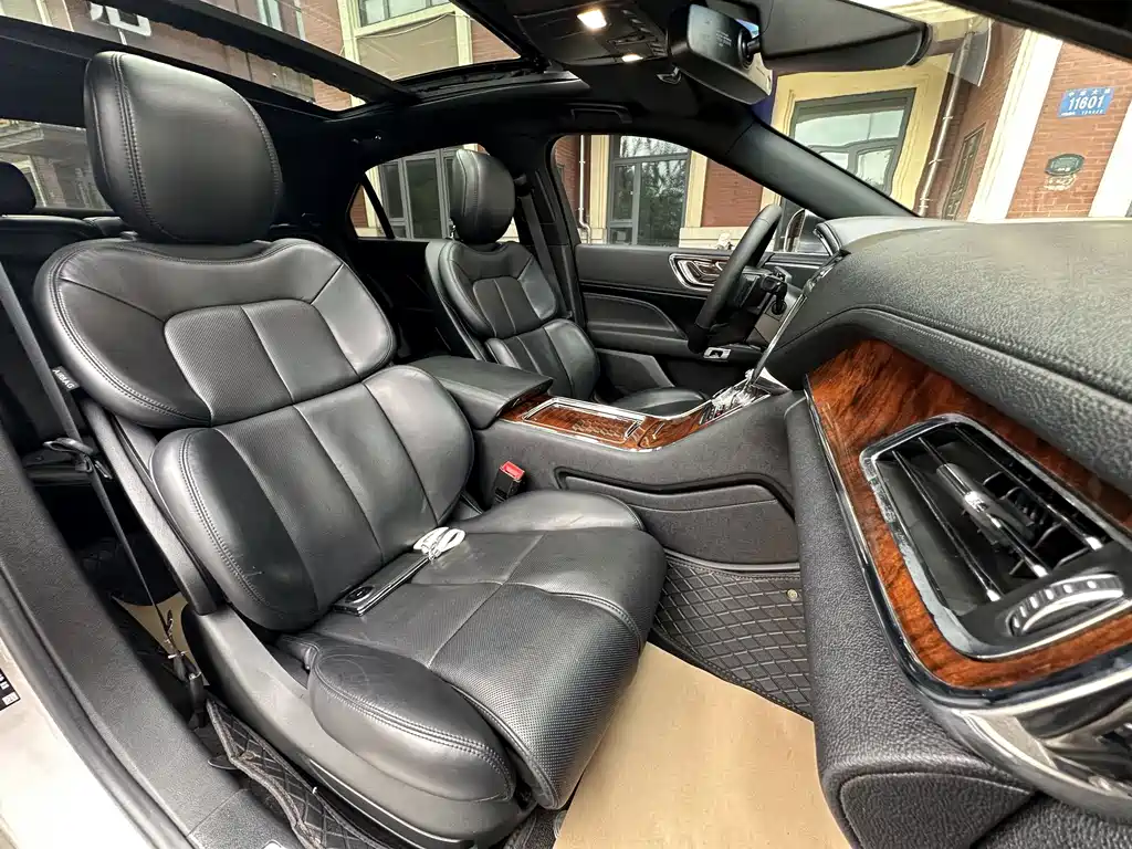 Lincoln Continental 2020 — фото 10