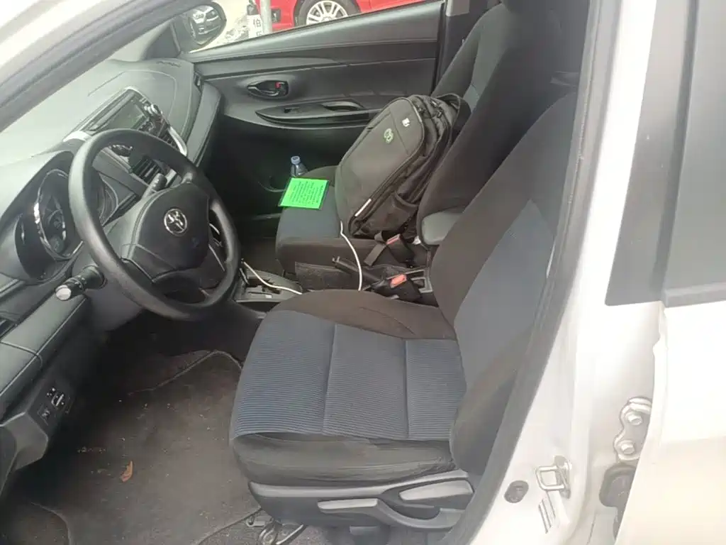 Toyota Yaris L 2017 — фото 11