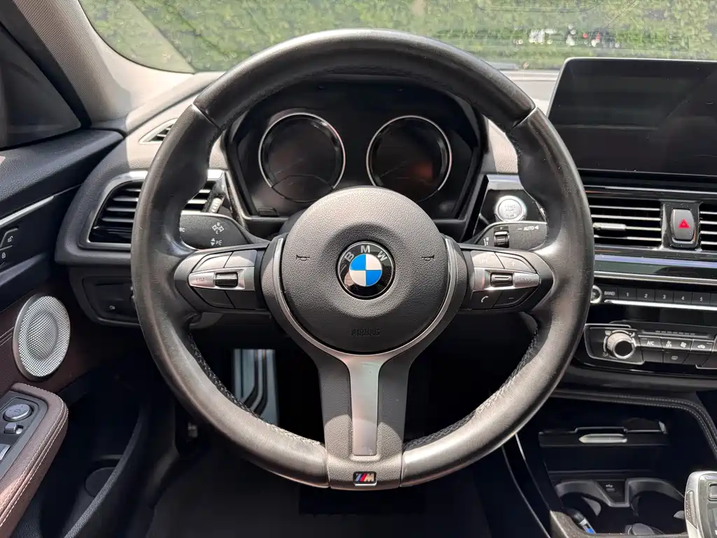 BMW 1 Series 2022 — фото 11