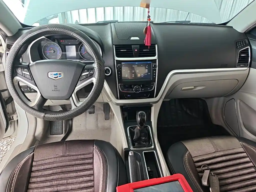 Geely Emgrand 2016 — фото 10